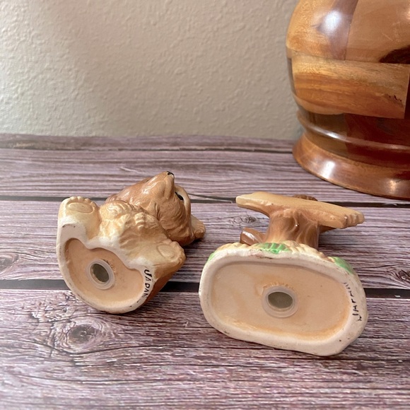 Adorable Vintage Bear & Tree Stump Salt & Pepper set marked Japan - Picture 7 of 9